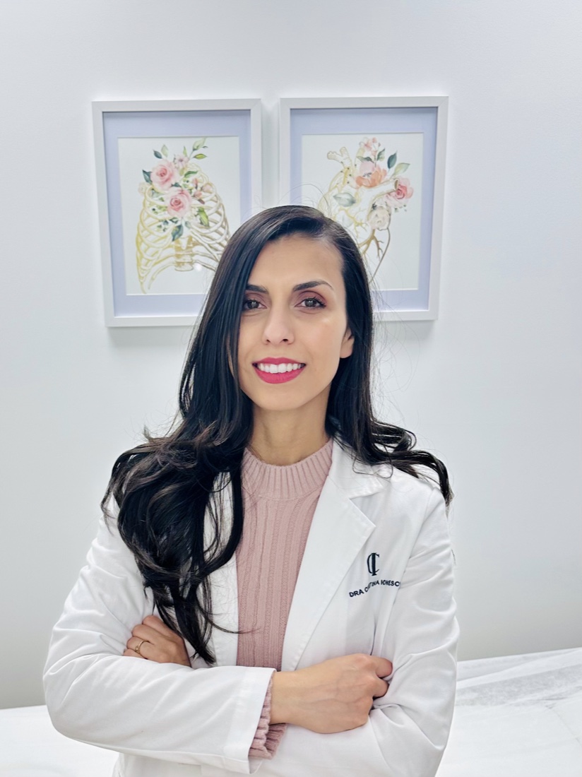 Dra. Cristina Ionescu en su consulta